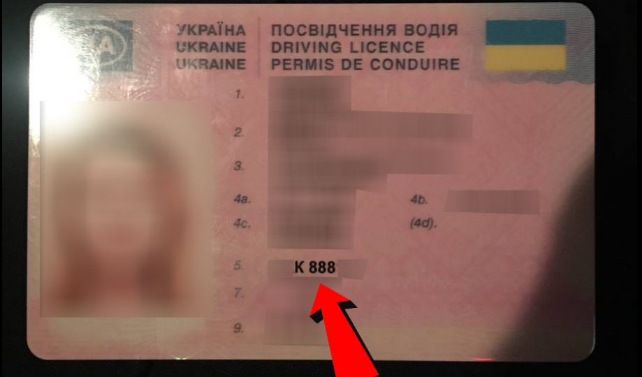 У Києві викрили 19-річну водійку, яка керувала авто з підробленим посвідченням