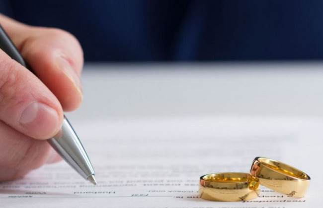 Кабмін дозволив українцям реєструвати шлюби у дипустановах за кордоном незалежно від місця проживання