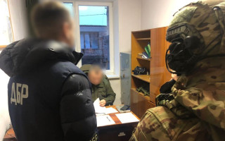 $3000 хабаря за документи про непридатність до служби: викрито військового комісара та в. о. голови ВЛК