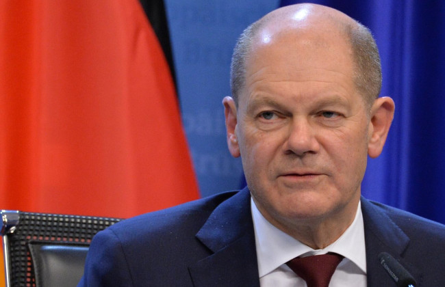 Шольц рассказал, почему Берлин долго решался на передачу танков Leopard