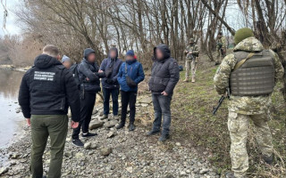 Пятеро у човні, не рахуючи переправника: попереджено чергову спробу незаконного перетину кордону