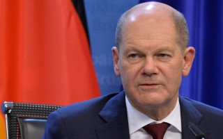 Шольц рассказал, почему Берлин долго решался на передачу танков Leopard