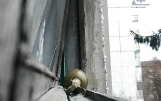 У Білій Церкві чоловік у віконній рамі знайшов предмет, схожий на гранату РГД