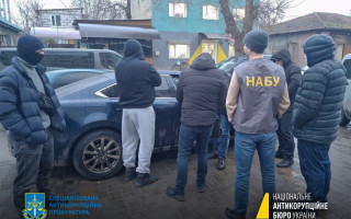 НАБУ і САП затримали мера Рені за підозрою у махінаціях із землею та хабарі у 50 тисяч доларів