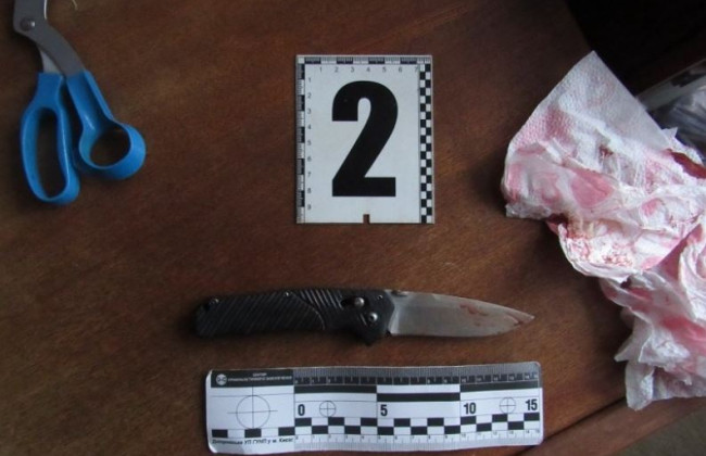 Порізав власних батьків: киянина судитимуть за замах на умисне вбивство