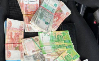 Міняли валюту на рублі: сумчанам, які допомагали окупантам, повідомили про підозру
