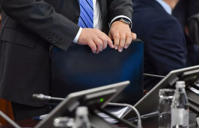 Госслужащим органов, находящимся на территории возможных и активных боевых действий, предлагают установить корректирующие коэффициенты оплаты труда