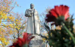 Мінкульт рекомендує КМДА демонтувати пам’ятник Ватутіну біля Верховної Ради