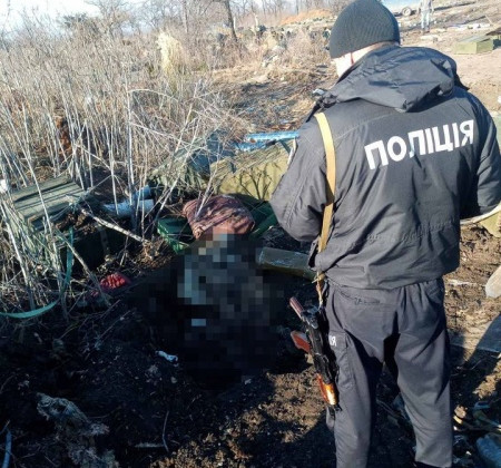 Под Изюмом эксгумировали тело женщины, погибшей от вражеского авиаудара