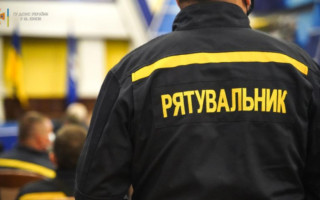 У Києві рятувальники звільнили дитину з «пастки»