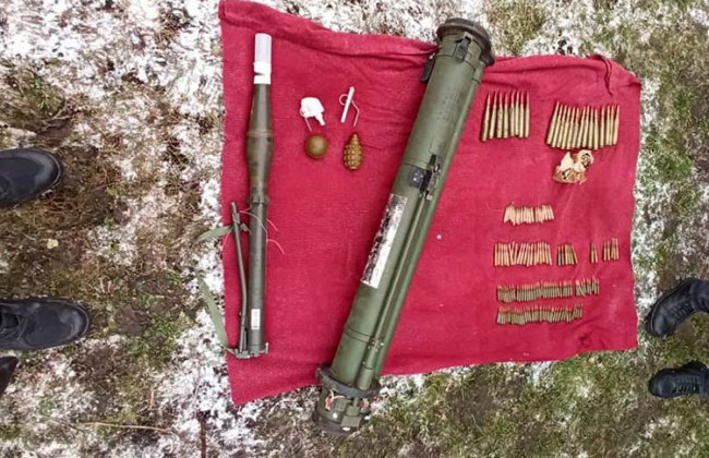 Правоохоронці в домі жителя Тернопільщини знайшли дві гранати, майже двісті патронів різного калібру, 2 РПГ та димову шашку