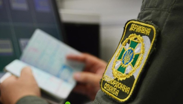 Виїзд за кордон нардепів, депутатів місцевих рад, суддів, прокурорів, державних службовців: пояснення Держприкордонслужби