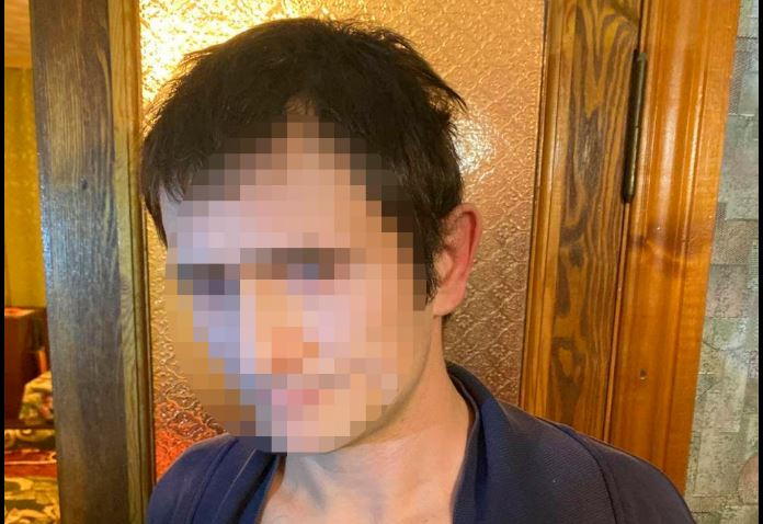 У Києві затримали кишенькового злодія: рецидивісту загрожує до 8 років за ґратами