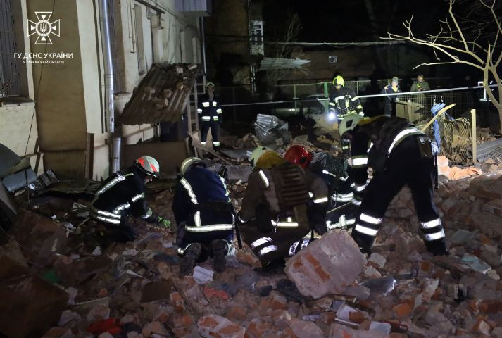 Росіяни вдарили по Харкову: ракета потрапила в житловий будинок, є постраждалі