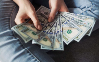 Чи потрібно українським біженцям платити податки з допомоги від іноземних держав