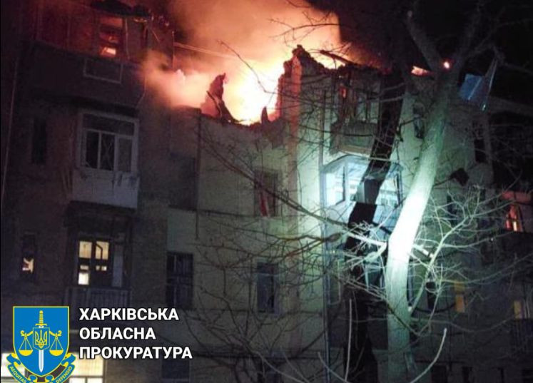 Ракетний удар по житловому будинку у Харкові: з'явилися фото з місця інциденту