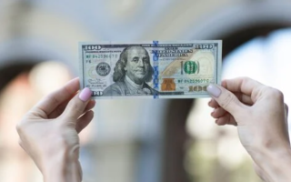 Українські родини можуть отримати 1 тисячу доларів від США: як зареєструватися