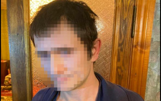 У Києві затримали кишенькового злодія: рецидивісту загрожує до 8 років за ґратами