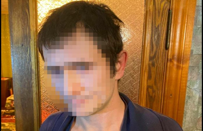 У Києві затримали кишенькового злодія: рецидивісту загрожує до 8 років за ґратами