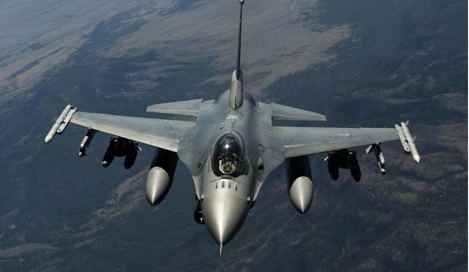 Польща готова передати Україні винищувачі F-16, але є умова