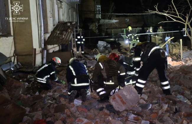 Росіяни вдарили по Харкову: ракета потрапила в житловий будинок, є постраждалі