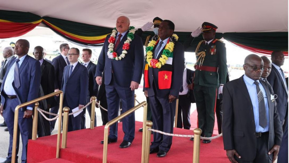Білорусь шукає «друзів» в Африці: Лукашенко прилетів до Зімбабве