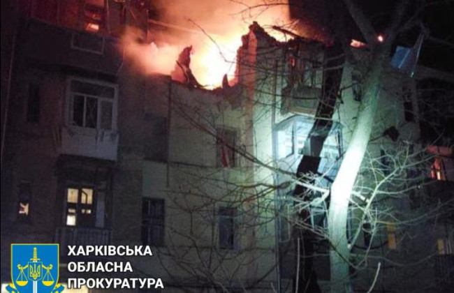 Ракетний удар по житловому будинку у Харкові: з'явилися фото з місця інциденту