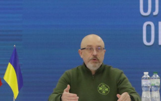 В Украине вернут общественный контроль над закупками продуктов и топлива для армии — Резников