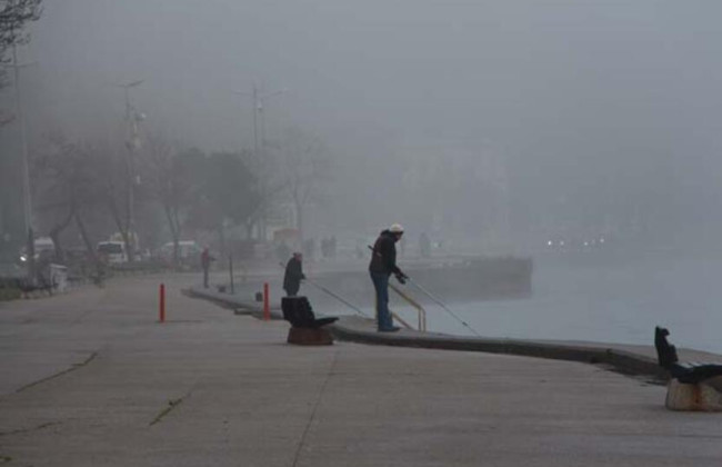 Пролив Босфор закрыли для прохода кораблей через густой туман, фото