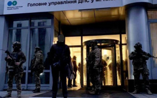 Появились фото из обыска в Налоговой службе Киева