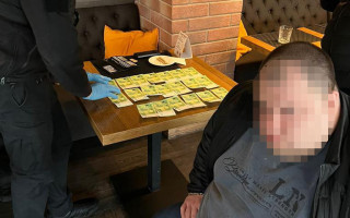 Отримав доступ до державних баз даних і продавав персональну інформацію за 2 тисячі євро: викрито киянина