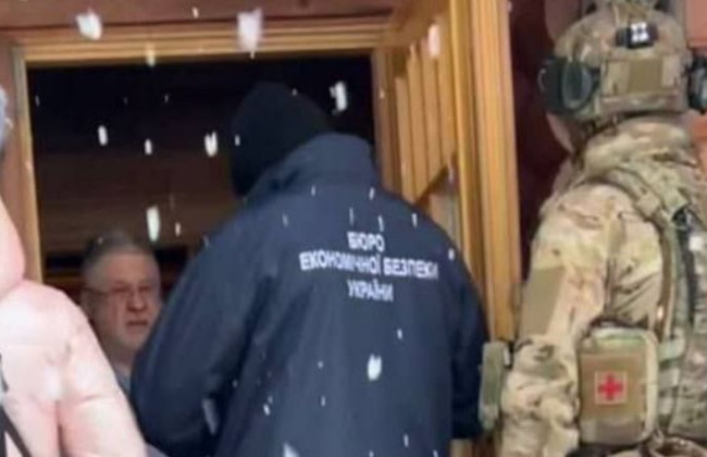 Обшуки у будинку Коломойського: з’явились нові фото