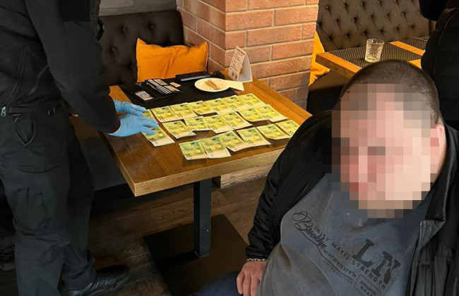 Отримав доступ до державних баз даних і продавав персональну інформацію за 2 тисячі євро: викрито киянина