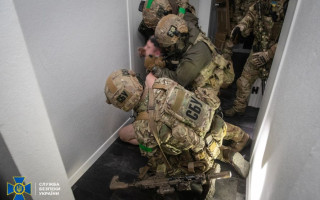 Під виглядом добробатів тероризували киян: знешкодили злочинну організацію, відео