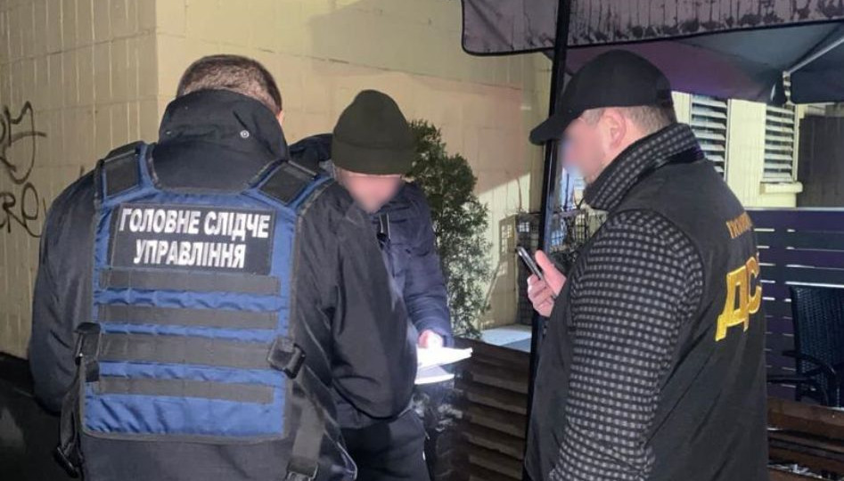 Водій президента НААН «працював» відразу у 6 держструктурах: розкрили схему