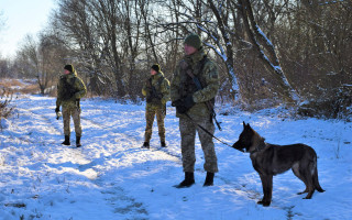 Чоловік хотів незаконно перетнути кордон, однак не зміг підкорити закарпатські гори