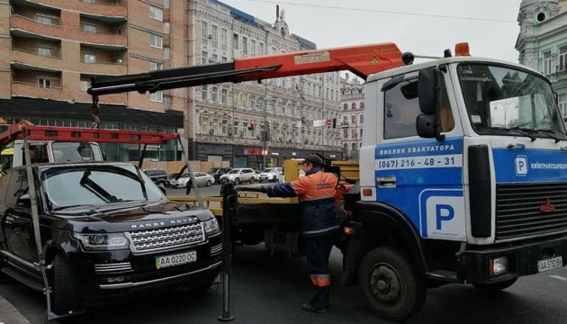Відтепер забрати евакуйоване авто буде простіше: що змінилося