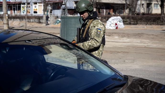 Украинцам объяснили, почему повестки раздают на улицах и в общественных местах
