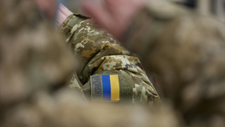 У Києві викрили жінку, яка ошукала родину безвісти зниклого бійця ЗСУ