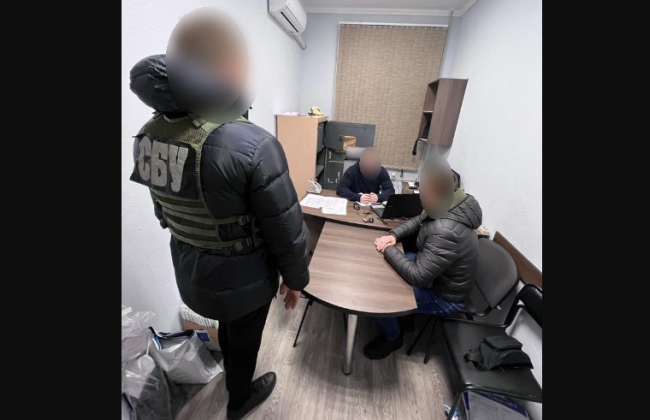 Завладение 1,4 млн грн, выделенных на ликвидацию последствий обстрелов: подозревают двух должностных лиц Сумской ОВА