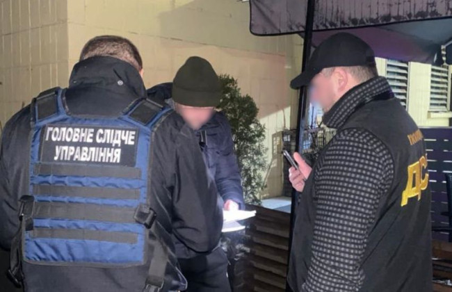 Водитель президента НААН «работал» сразу в 6 госструктурах: раскрыли схему