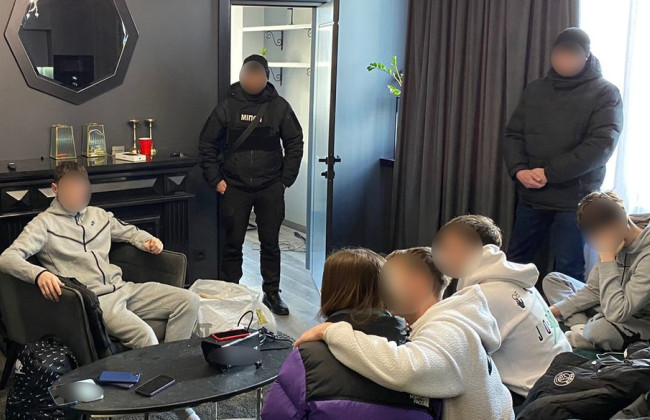 Двоє організаторів п’яних вечірок у Києві отримали підозру, ще шестеро – повістки