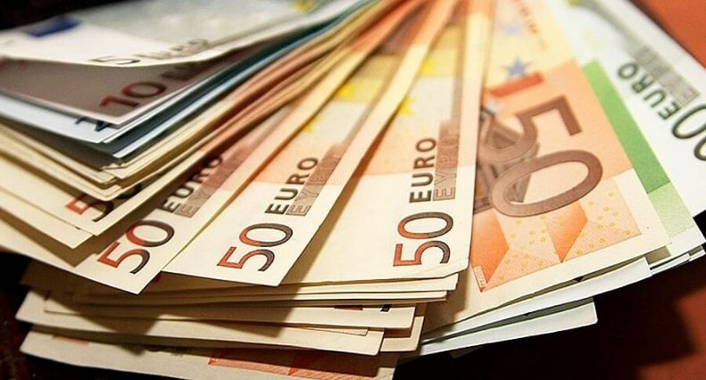 Официальный курс евро впервые пересек отметку в 40 гривен: детали