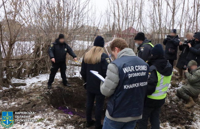 Розстріл автоколони у смт Борова на Харківщині: правоохоронці ексгумували тіло ще однієї жертви