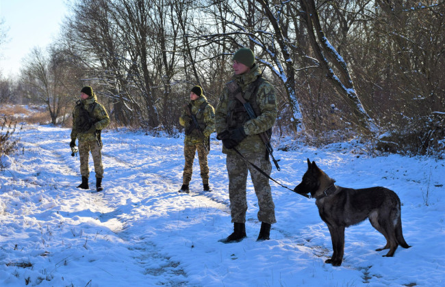 Чоловік хотів незаконно перетнути кордон, однак не зміг підкорити закарпатські гори