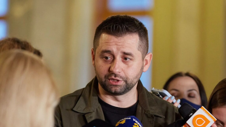 «ДБР взяло групу за яйця»: Арахамія пояснив затримання осіб, які постачали яйця за завищеними цінами для Міноборони