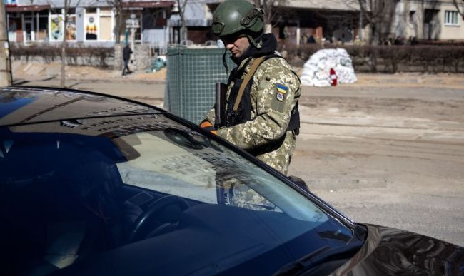 Украинцам объяснили, почему повестки раздают на улицах и в общественных местах