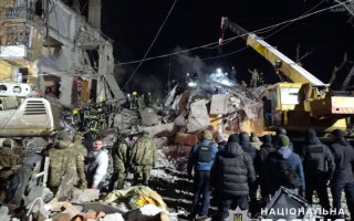 Удар по будинку в Краматорську: 21 людина отримала поранення, з них 8 — госпіталізували, фото