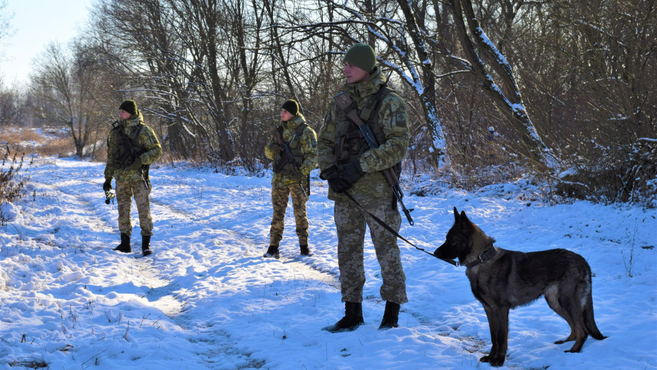 Чоловік хотів незаконно перетнути кордон, однак не зміг підкорити закарпатські гори