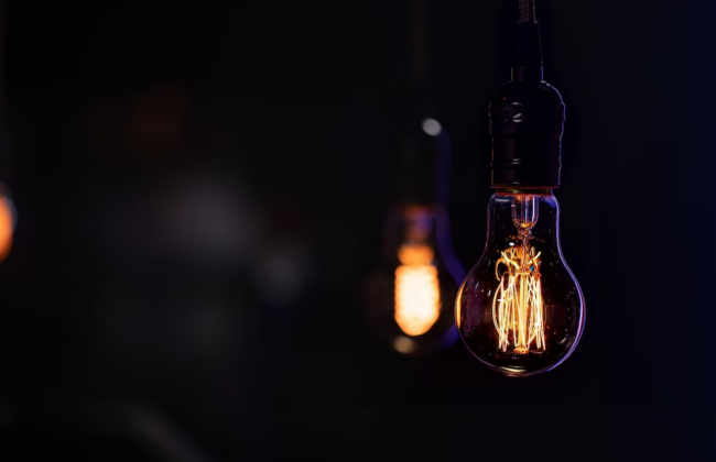 На смітник не викинуть: у Міндовкіллі розповіли, що буде із зібраними від українців лампами розжарювання